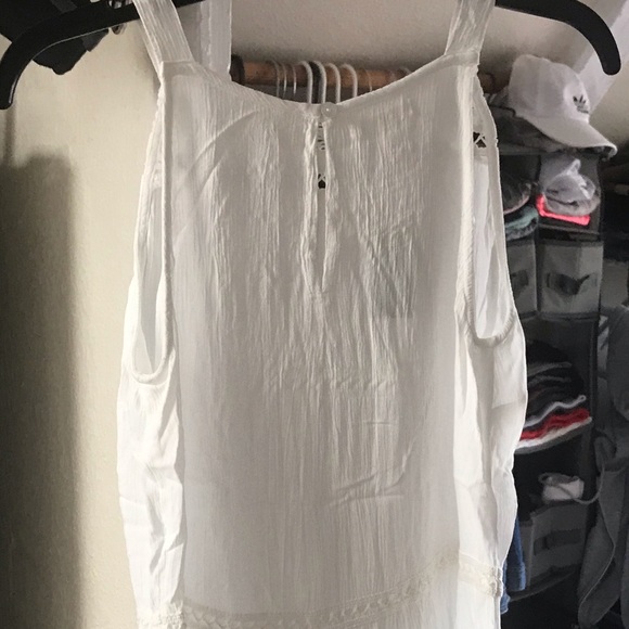 🌻Ivory White Crochet Detail Blouse🌻 - Picture 6 of 12